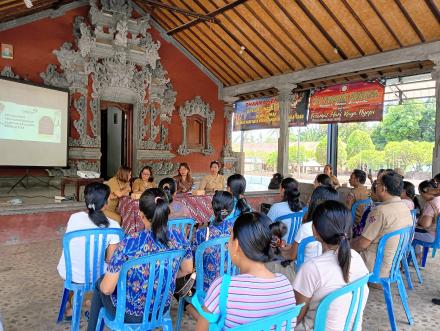 Pertemuan Kelompok Kerja Kampung KB di Desa Les